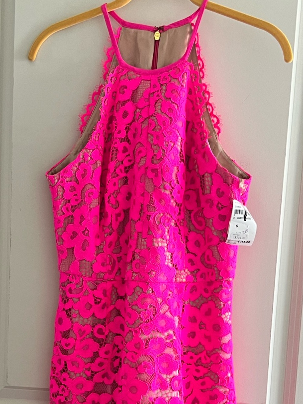 🩷 Trina Turk Fuchsia Lace Sheath Dress ✨ Sleeveless High Neck Racerback Size S - Picture 6 of 6